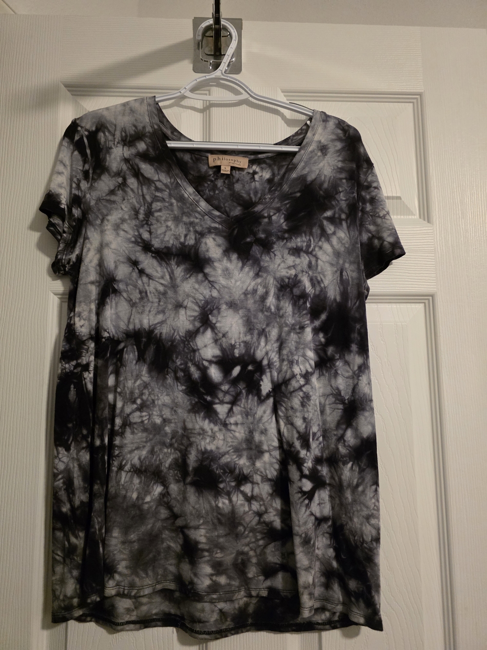 philosophy Black & Gray Tie-Dye V-Neck Women’s Top